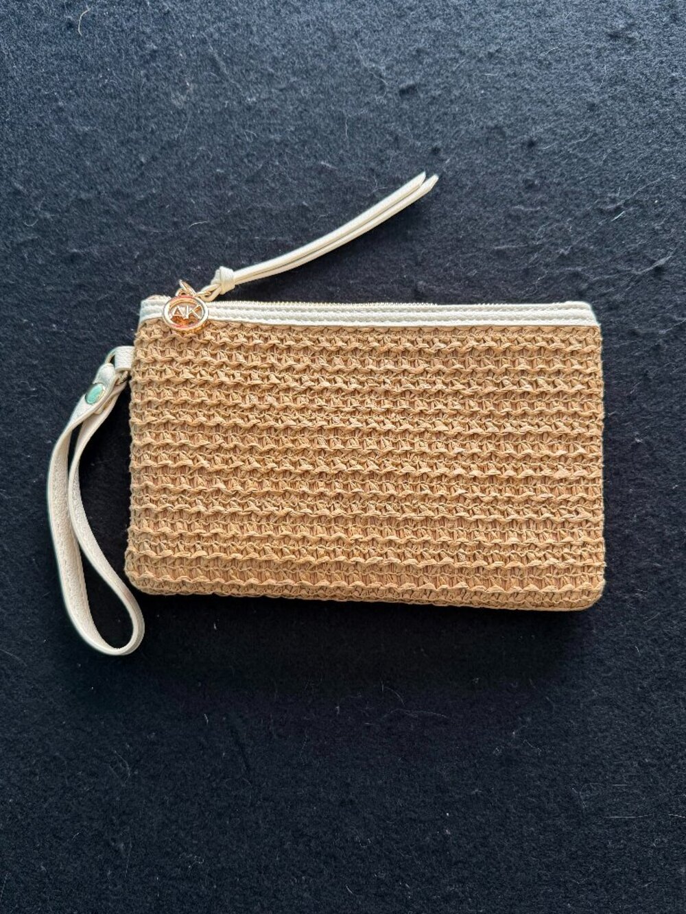 🎉Purse Sale”Anne Klein Beige Woven Raffa Clutch
